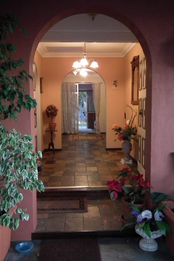 BDRM with Priv. Bathroom and Walk-in Robe