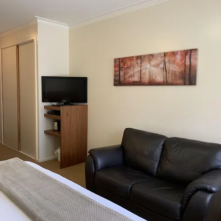 Guildford River Retreat-2